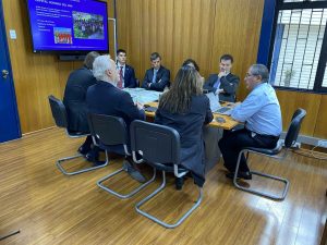 Consejeros reunidos en la sesión.