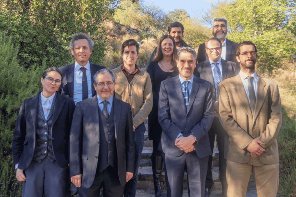 Grupo de asistentes a la firma del convenio entre el INH y la UAI.